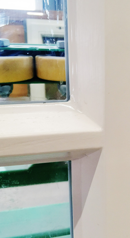 Historisches Fensterdetail mit Kittfalz